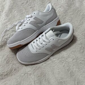 NWOT Sz 7.5 Women’s New Balance White and Gray Sneakers